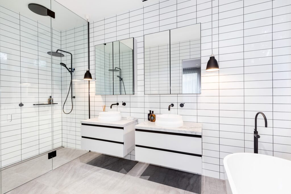 Back Beach – Master Ensuite