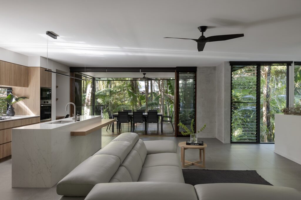 Raintree – Living