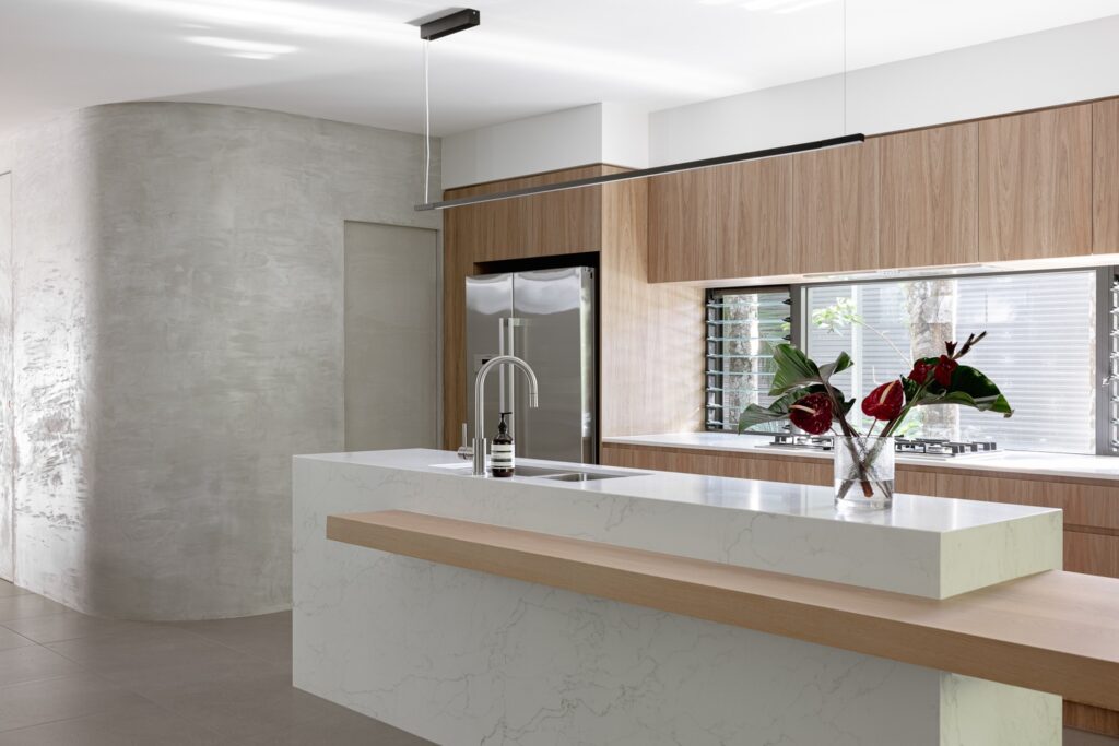 Raintree – Subtle Curves