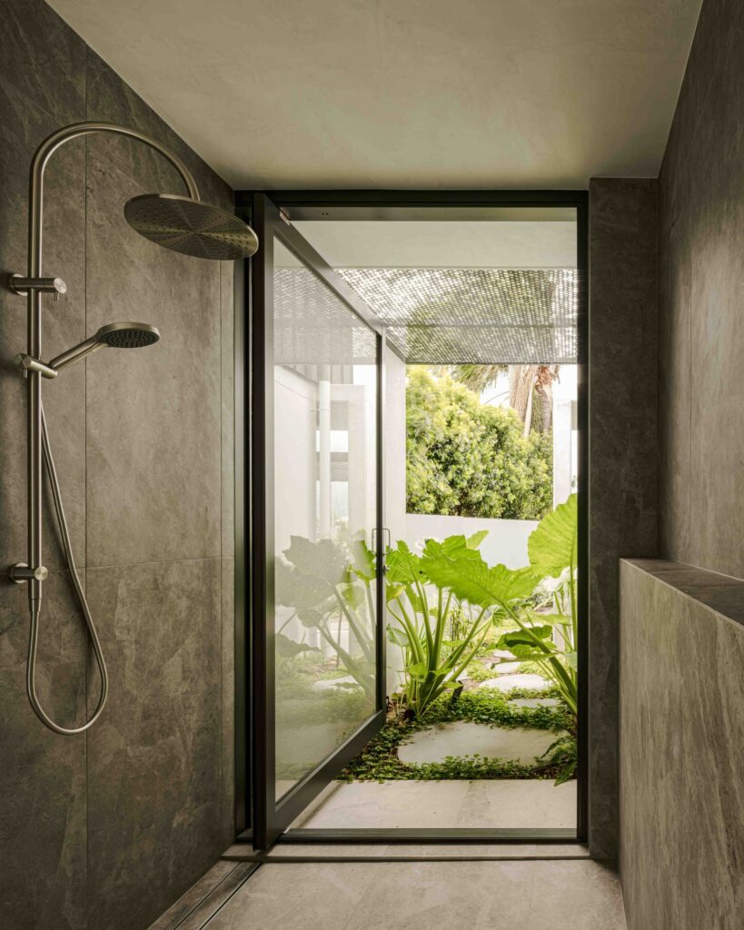 Turner Residence Indoor Outdoor Shower