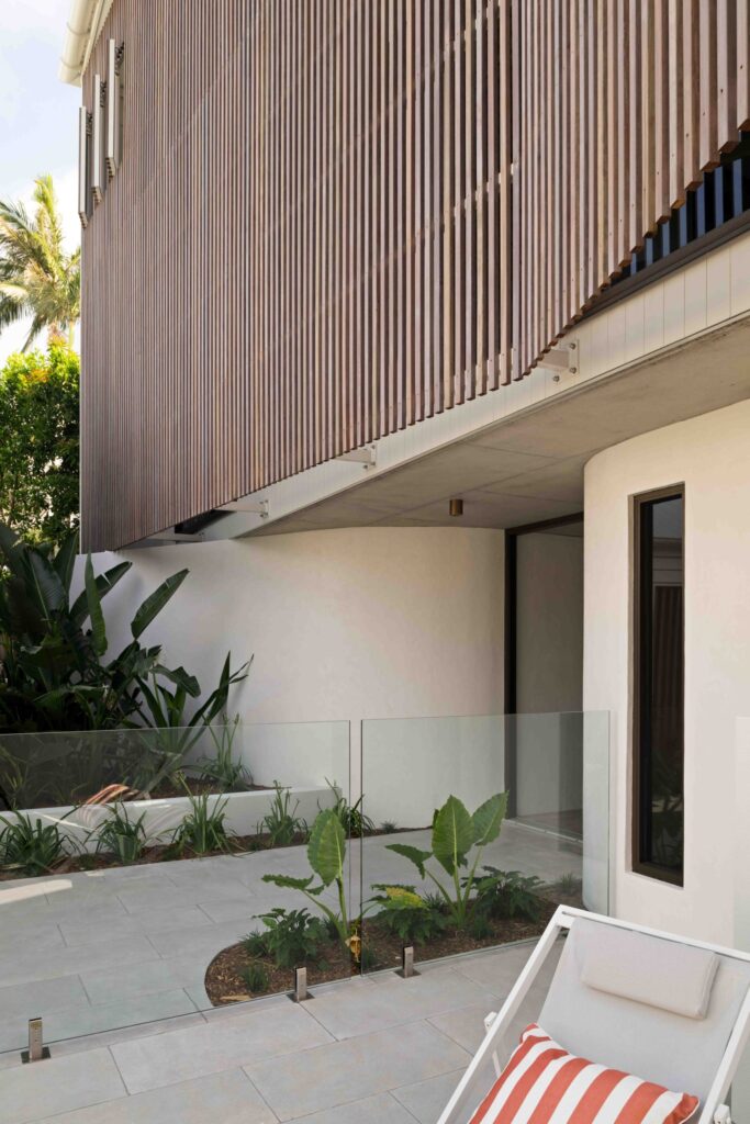 Panorama House curved rendered wall